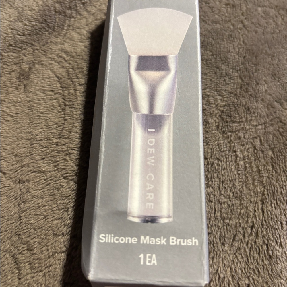 I Dew Care Silicone Mask Brush. New in Box